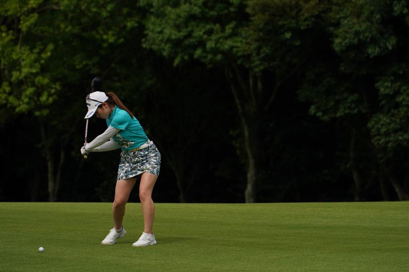 西村優菜のフェアウェイウッド連続写真【2021年アース・モンダミンカップ・R4】（2021年）