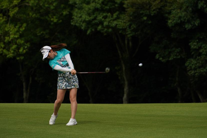 西村優菜のフェアウェイウッド連続写真【2021年アース・モンダミンカップ・R4】（2021年）