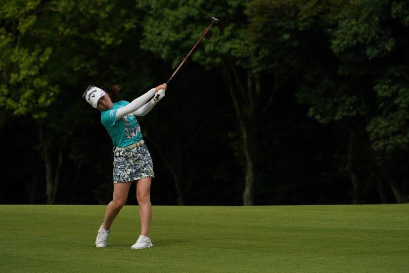西村優菜のフェアウェイウッド連続写真【2021年アース・モンダミンカップ・R4】（2021年）