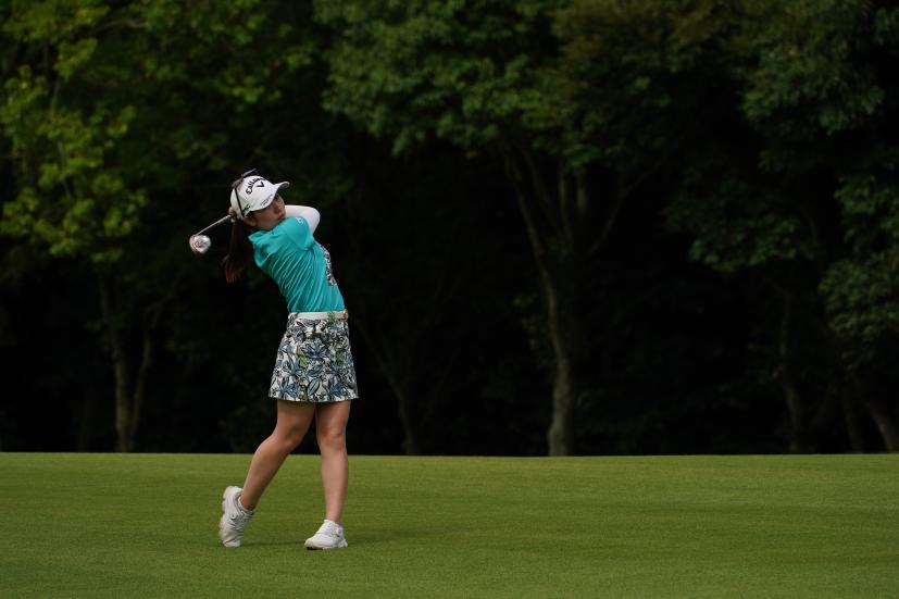 西村優菜のフェアウェイウッド連続写真【2021年アース・モンダミンカップ・R4】（2021年）