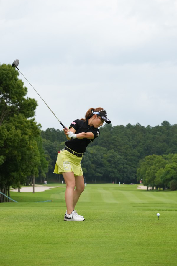 木村彩子のドライバースイング連続写真【2021年アース・モンダミンカップ・R1】