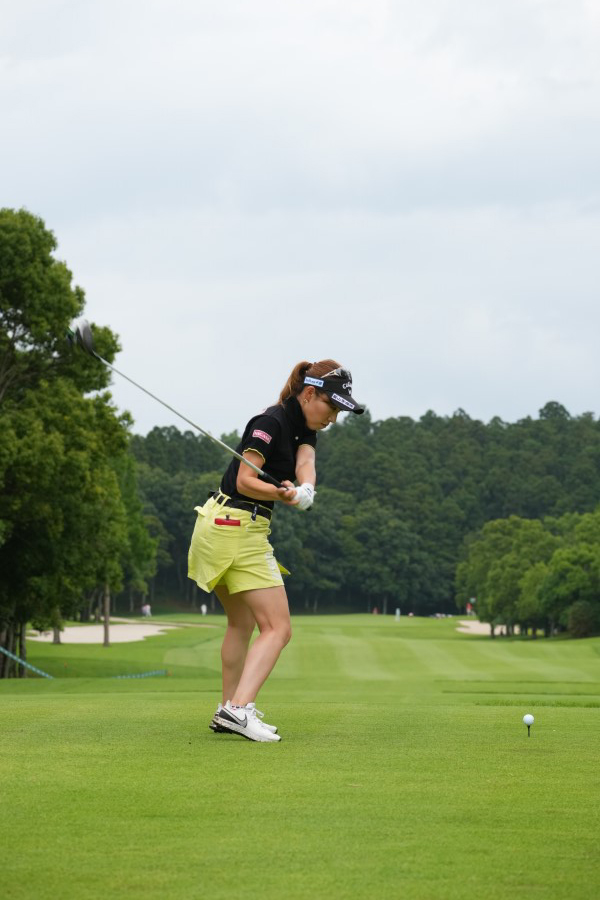 木村彩子のドライバースイング連続写真【2021年アース・モンダミンカップ・R1】