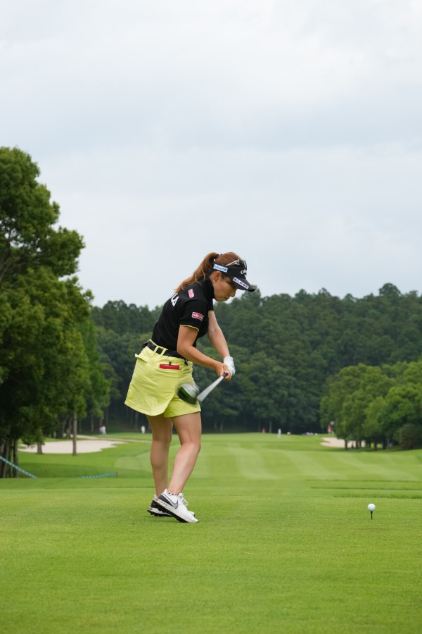 木村彩子のドライバースイング連続写真【2021年アース・モンダミンカップ・R1】