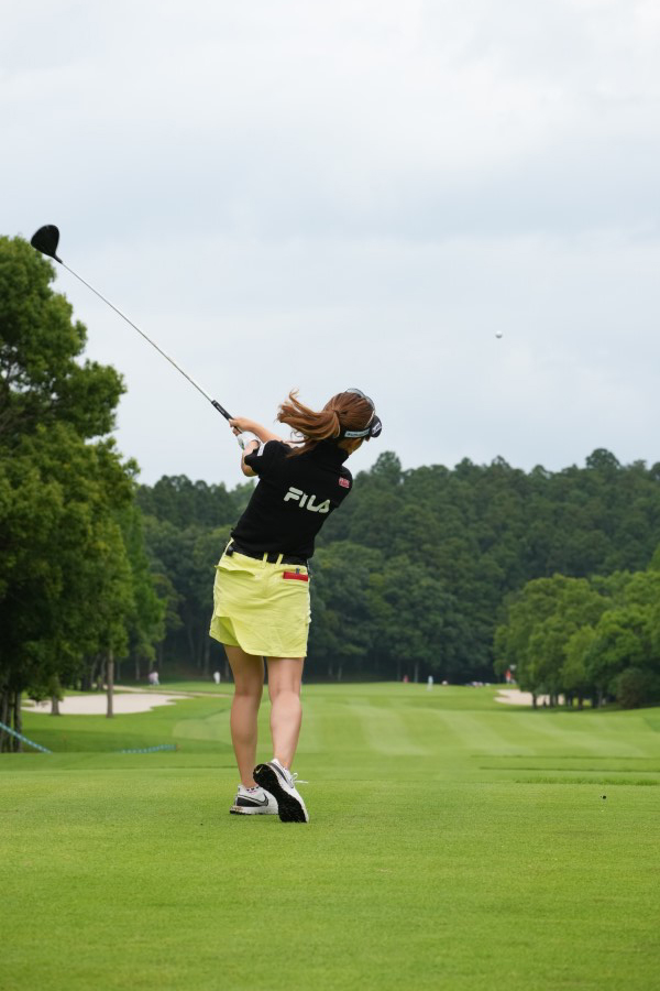 木村彩子のドライバースイング連続写真【2021年アース・モンダミンカップ・R1】