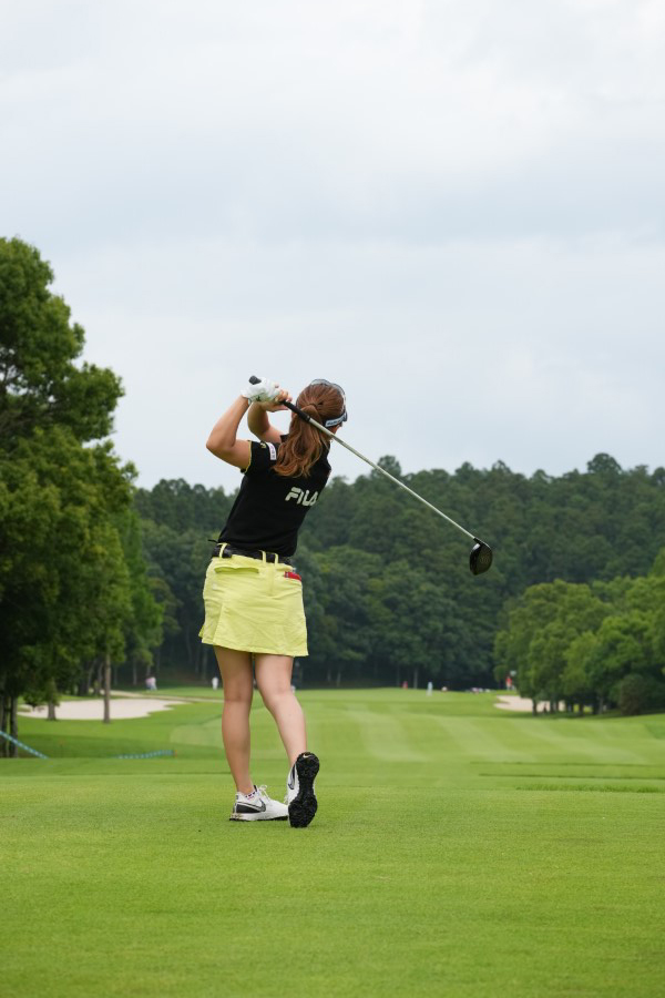 木村彩子のドライバースイング連続写真【2021年アース・モンダミンカップ・R1】