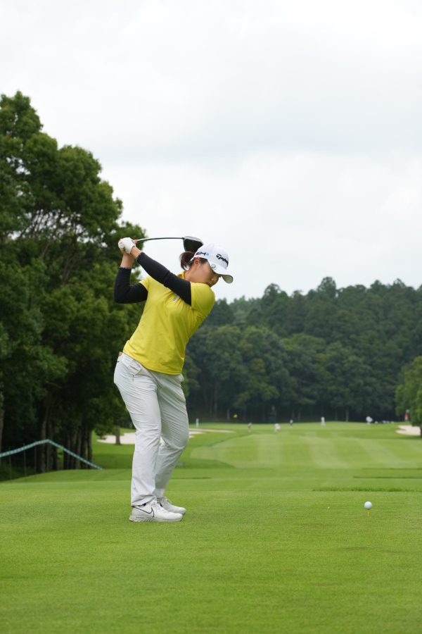 永峰咲希のドライバースイング連続写真【2021年アース・モンダミンカップ・R1】