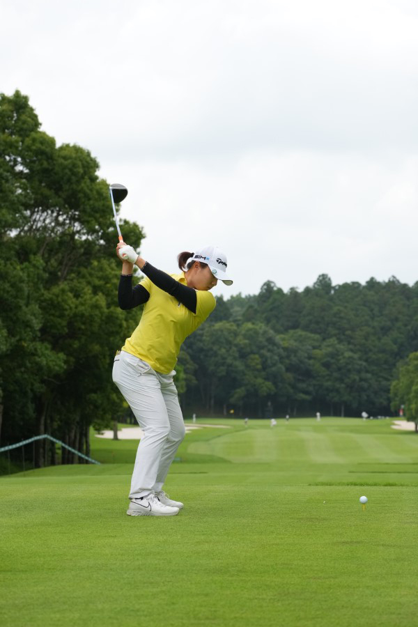 永峰咲希のドライバースイング連続写真【2021年アース・モンダミンカップ・R1】