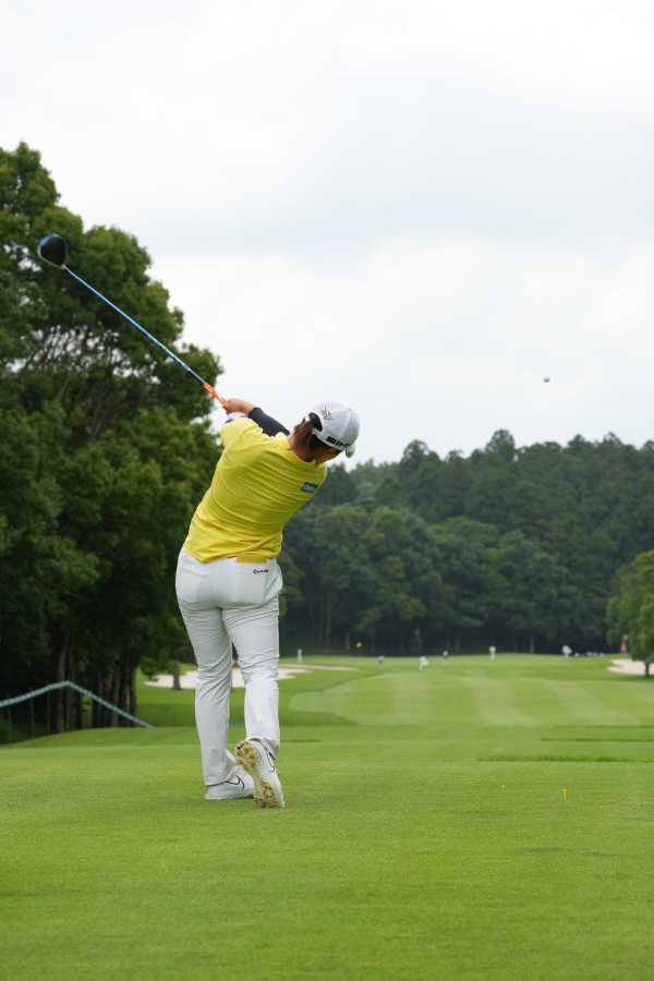 永峰咲希のドライバースイング連続写真【2021年アース・モンダミンカップ・R1】