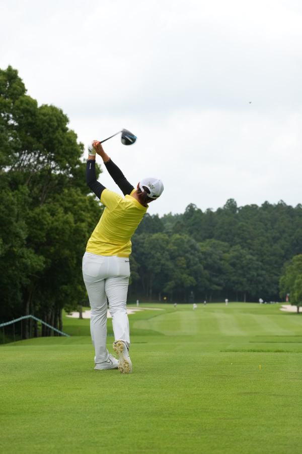 永峰咲希のドライバースイング連続写真【2021年アース・モンダミンカップ・R1】