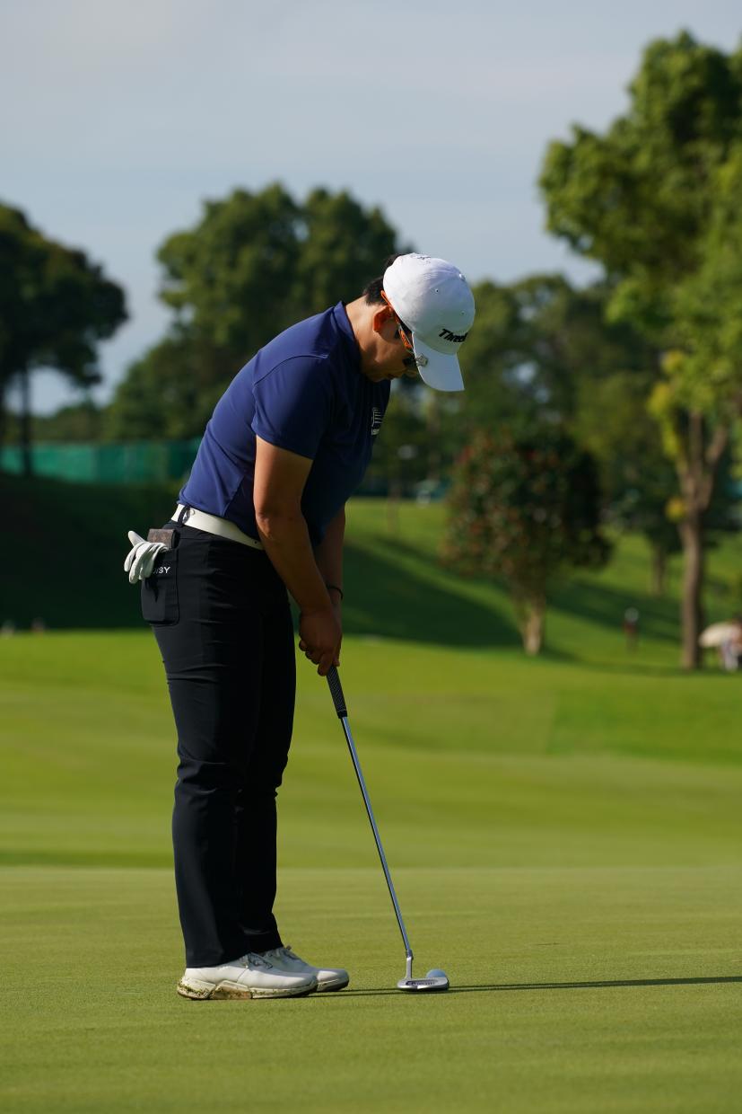 申ジエのパッティングストローク（後方）連続写真【2021年アース・モンダミンカップ・R4】