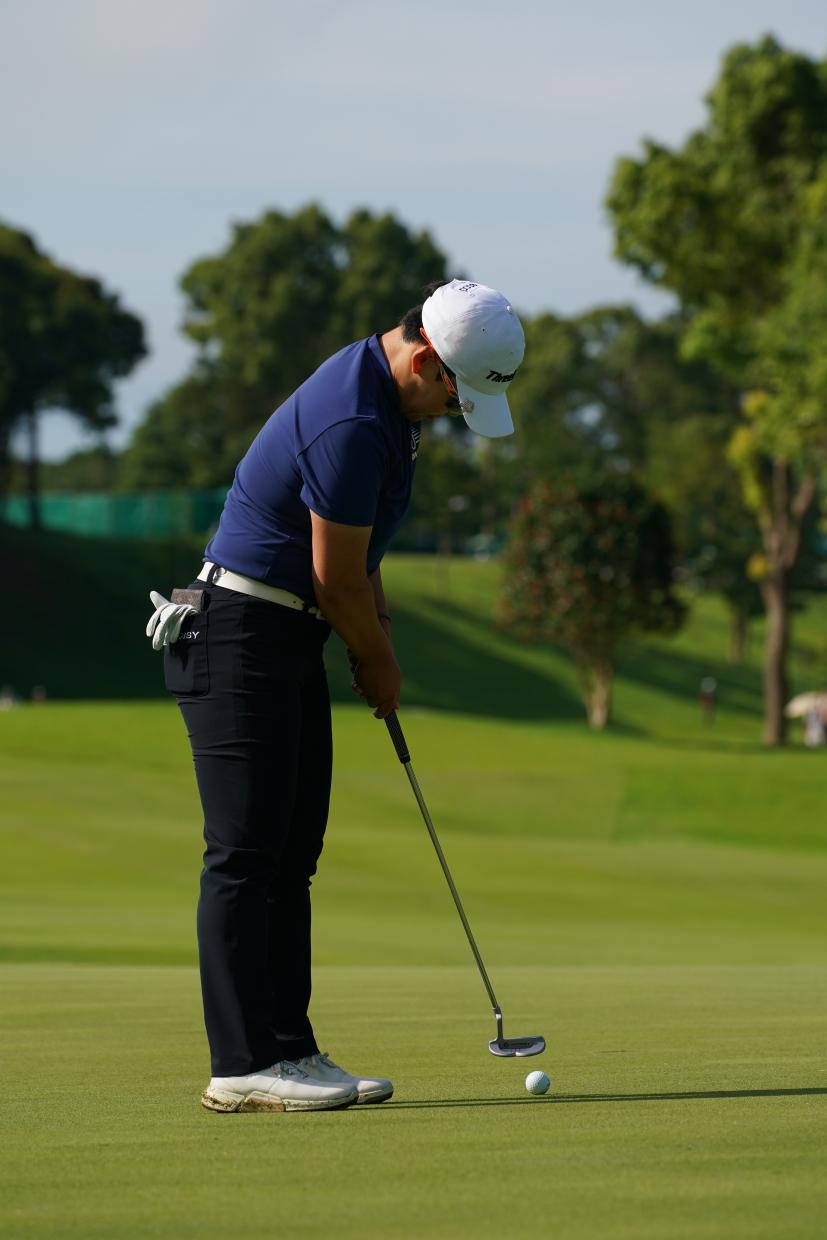 申ジエのパッティングストローク（後方）連続写真【2021年アース・モンダミンカップ・R4】