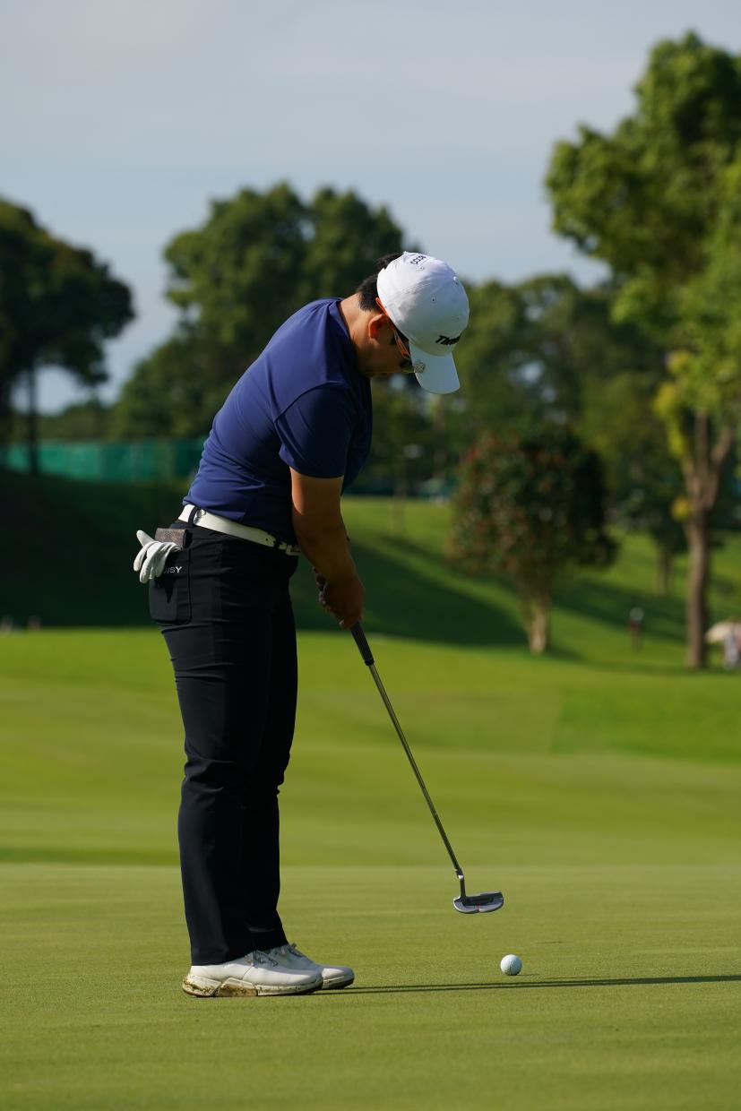 申ジエのパッティングストローク（後方）連続写真【2021年アース・モンダミンカップ・R4】