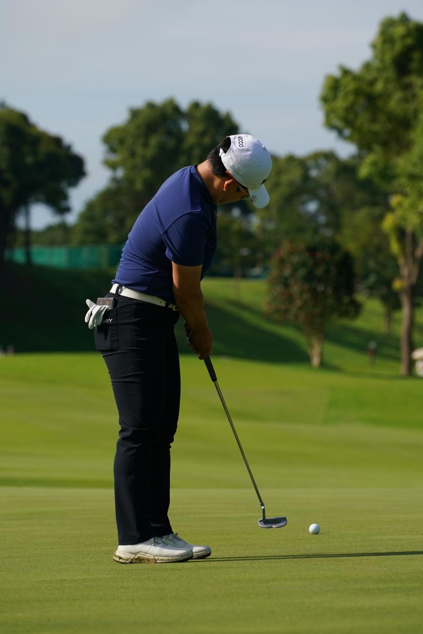 申ジエのパッティングストローク（後方）連続写真【2021年アース・モンダミンカップ・R4】