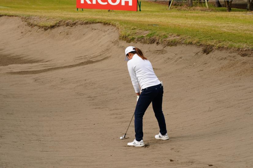 稲見萌寧のバンカーショット連続写真【2021年JLPGAツアーチャンピオンシップリコーカップ】