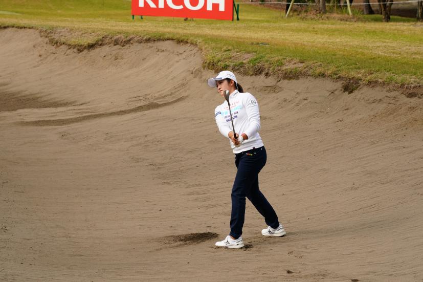 稲見萌寧のバンカーショット連続写真【2021年JLPGAツアーチャンピオンシップリコーカップ】