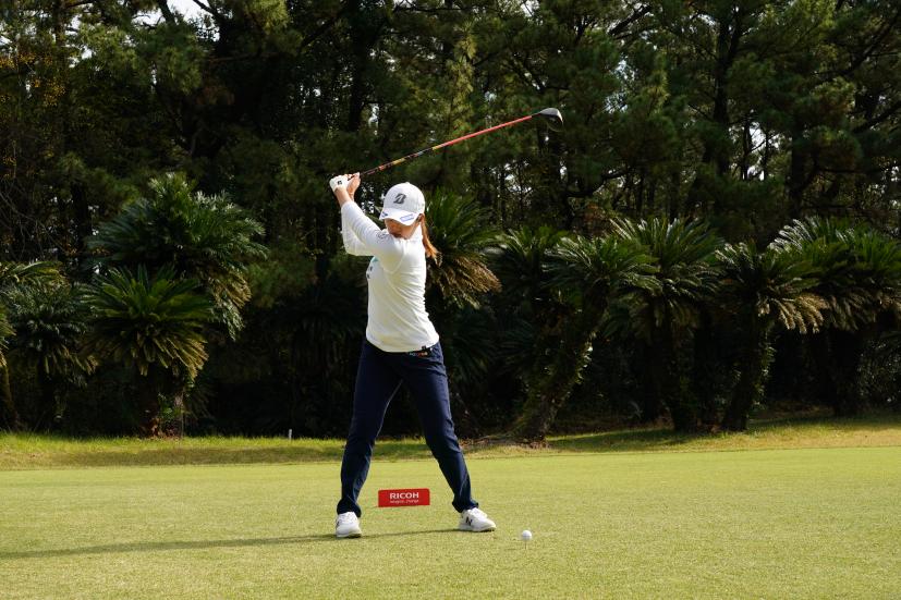 稲見萌寧のドライバースイング連続写真【2021年JLPGAツアーチャンピオンシップリコーカップ】