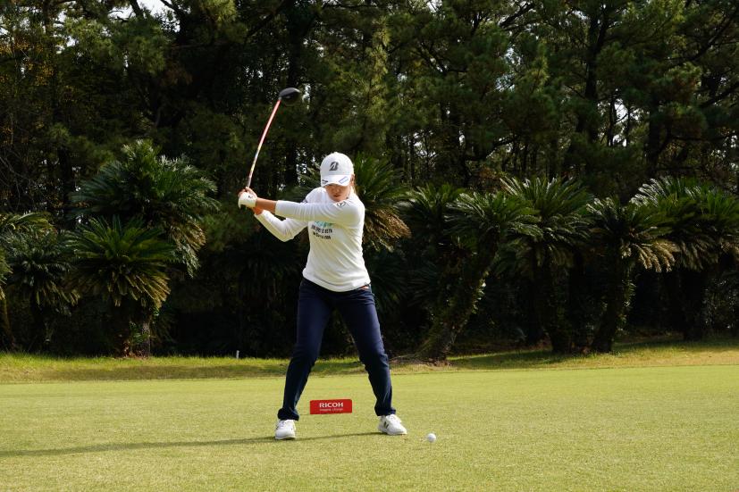 稲見萌寧のドライバースイング連続写真【2021年JLPGAツアーチャンピオンシップリコーカップ】