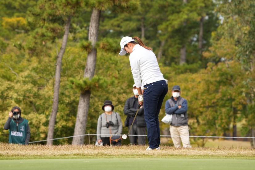 稲見萌寧のウェッジスイング（アプローチ）連続写真【2021年JLPGAツアーチャンピオンシップリコーカップ】