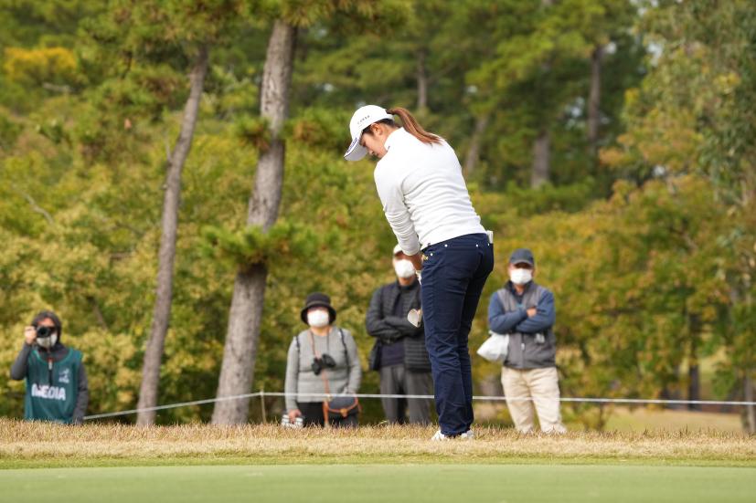 稲見萌寧のウェッジスイング（アプローチ）連続写真【2021年JLPGAツアーチャンピオンシップリコーカップ】