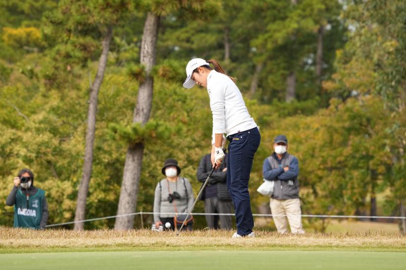稲見萌寧のウェッジスイング（アプローチ）連続写真【2021年JLPGAツアーチャンピオンシップリコーカップ】