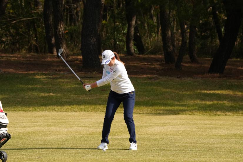 稲見萌寧のアイアンスイング連続写真【2021年JLPGAツアーチャンピオンシップリコーカップ】