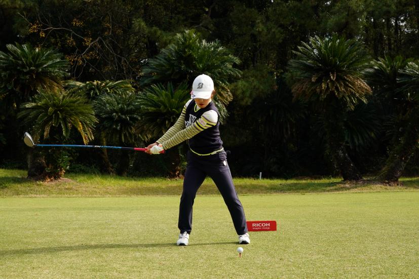 古江彩佳のドライバースイング連続写真【2021年JLPGAツアーチャンピオンシップリコーカップ】