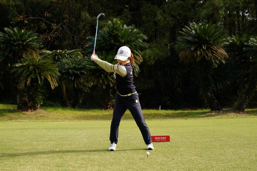 古江彩佳のドライバースイング連続写真【2021年JLPGAツアーチャンピオンシップリコーカップ】