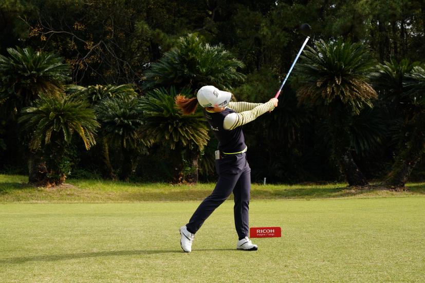 古江彩佳のドライバースイング連続写真【2021年JLPGAツアーチャンピオンシップリコーカップ】