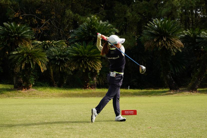 古江彩佳のドライバースイング連続写真【2021年JLPGAツアーチャンピオンシップリコーカップ】