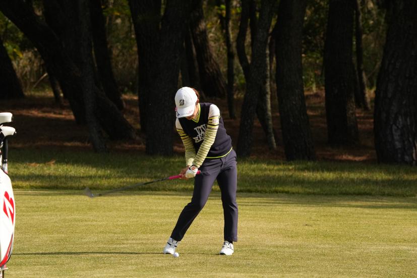古江彩佳のアプローチスイング連続写真【2021年JLPGAツアーチャンピオンシップリコーカップ】