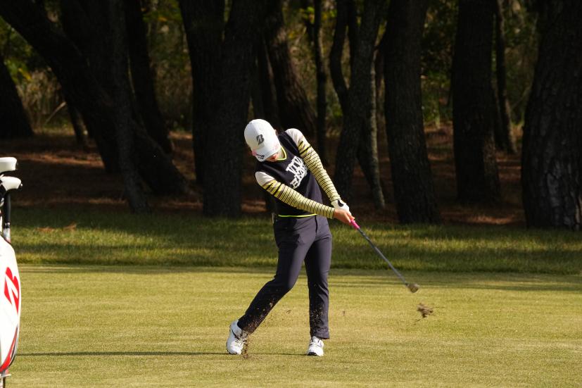 古江彩佳のアプローチスイング連続写真【2021年JLPGAツアーチャンピオンシップリコーカップ】