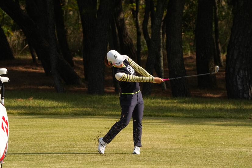 古江彩佳のアプローチスイング連続写真【2021年JLPGAツアーチャンピオンシップリコーカップ】