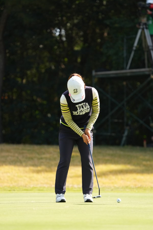 古江彩佳のパッティングストローク連続写真【2021年JLPGAツアーチャンピオンシップリコーカップ】