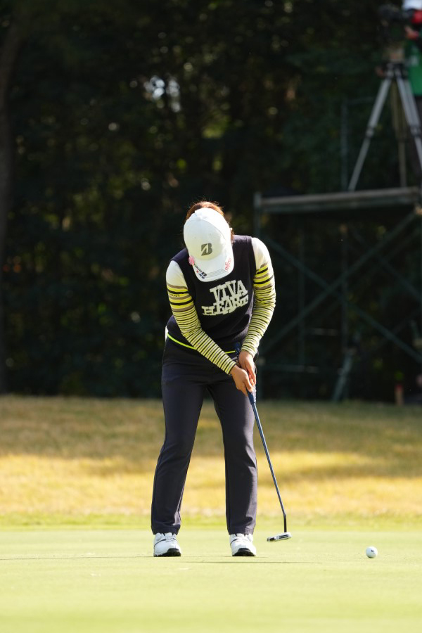 古江彩佳のパッティングストローク連続写真【2021年JLPGAツアーチャンピオンシップリコーカップ】