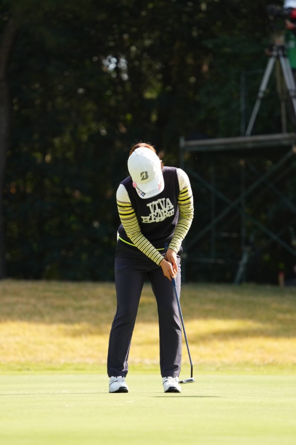 古江彩佳のパッティングストローク連続写真【2021年JLPGAツアーチャンピオンシップリコーカップ】