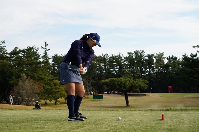 勝みなみのアイアンスイング（後方）連続写真【2021年JLPGAツアーチャンピオンシップリコーカップ】