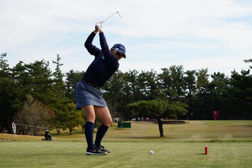 勝みなみのアイアンスイング（後方）連続写真【2021年JLPGAツアーチャンピオンシップリコーカップ】