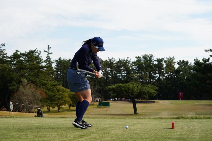 勝みなみのアイアンスイング（後方）連続写真【2021年JLPGAツアーチャンピオンシップリコーカップ】