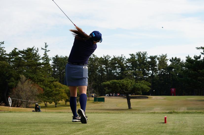 勝みなみのアイアンスイング（後方）連続写真【2021年JLPGAツアーチャンピオンシップリコーカップ】