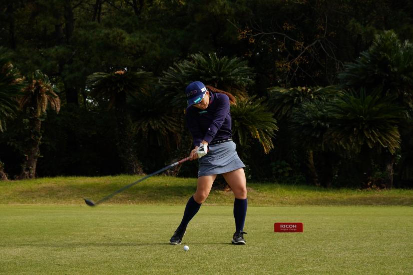 勝みなみのフェアウェイウッドスイング連続写真【2021年JLPGAツアーチャンピオンシップリコーカップ】