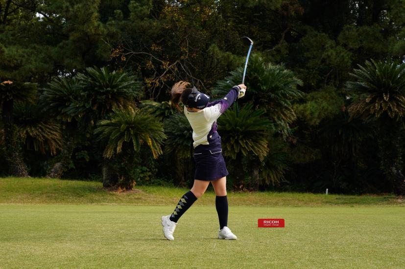 西村優菜のドライバースイング連続写真【2021年JLPGAツアーチャンピオンシップリコーカップ】