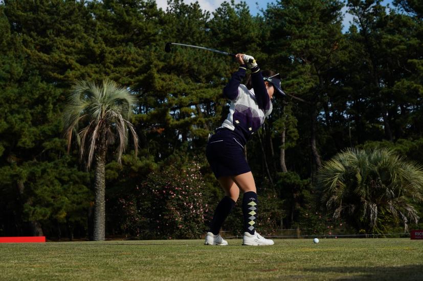 西村優菜のユーティリティスイング連続写真【2021年JLPGAツアーチャンピオンシップリコーカップ】