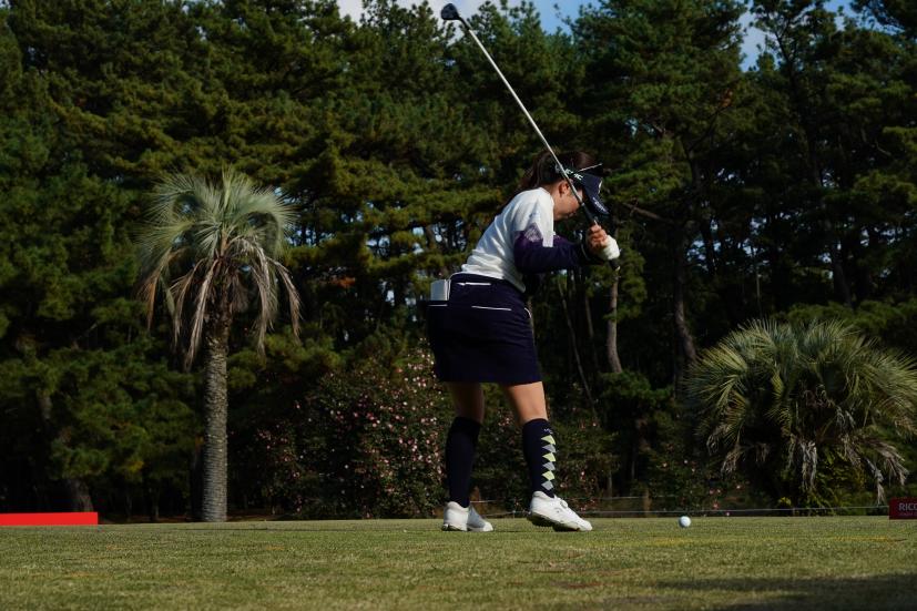 西村優菜のユーティリティスイング連続写真【2021年JLPGAツアーチャンピオンシップリコーカップ】