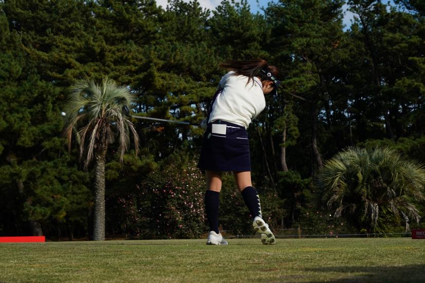 西村優菜のユーティリティスイング連続写真【2021年JLPGAツアーチャンピオンシップリコーカップ】
