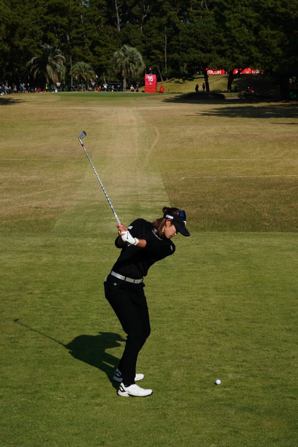 原英莉花のアイアンスイング連続写真【2021年JLPGAツアーチャンピオンシップリコーカップ】