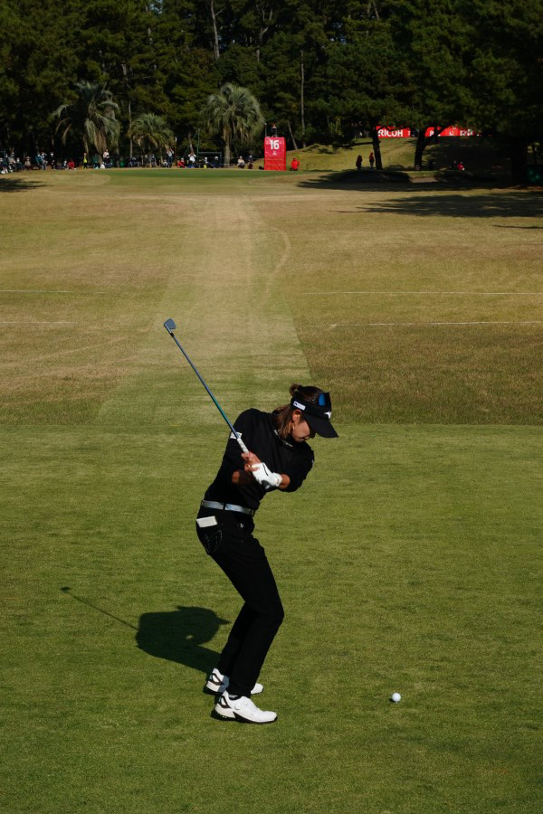 原英莉花のアイアンスイング連続写真【2021年JLPGAツアーチャンピオンシップリコーカップ】