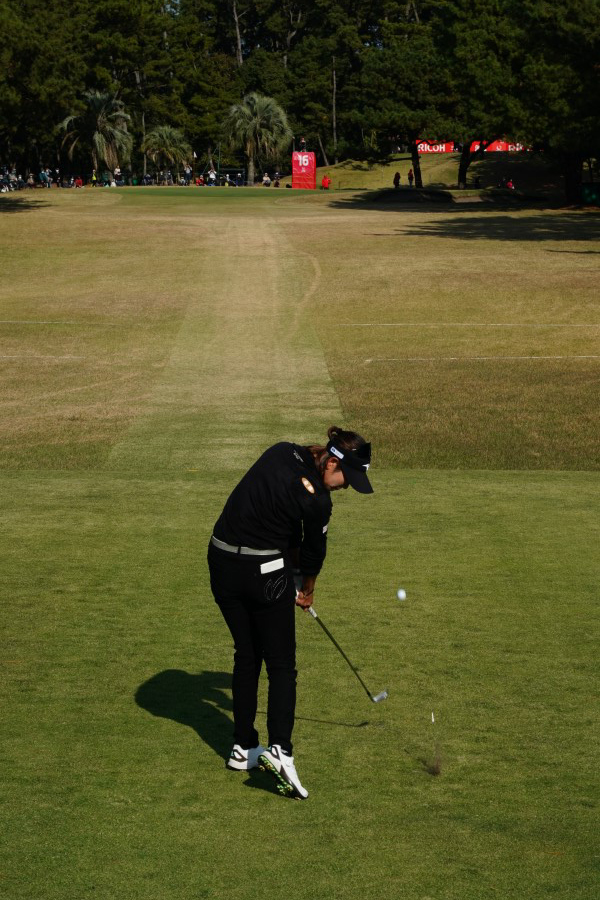 原英莉花のアイアンスイング連続写真【2021年JLPGAツアーチャンピオンシップリコーカップ】