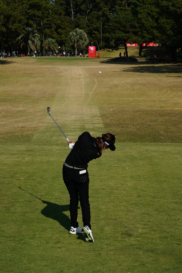 原英莉花のアイアンスイング連続写真【2021年JLPGAツアーチャンピオンシップリコーカップ】