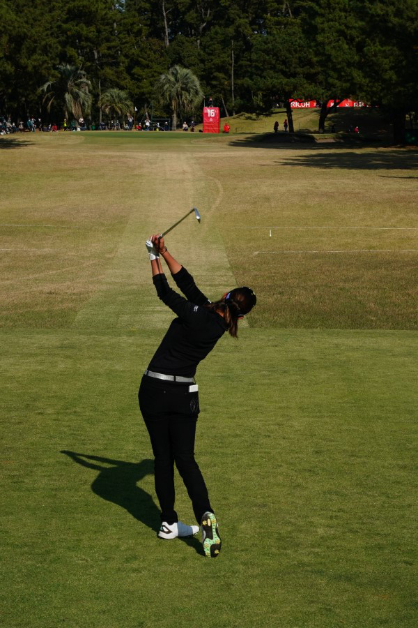 原英莉花のアイアンスイング連続写真【2021年JLPGAツアーチャンピオンシップリコーカップ】