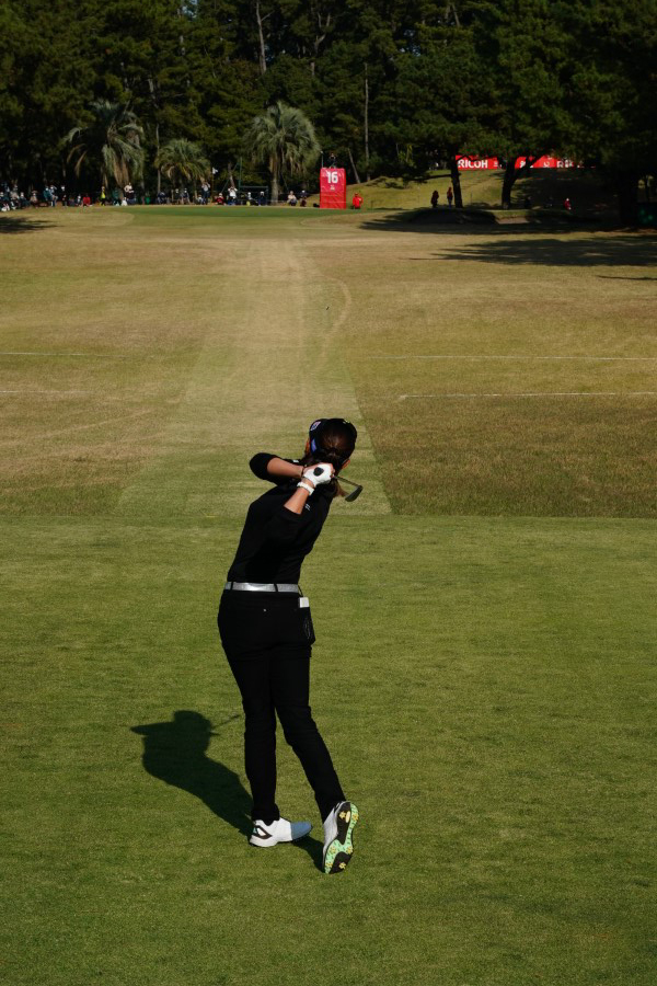 原英莉花のアイアンスイング連続写真【2021年JLPGAツアーチャンピオンシップリコーカップ】